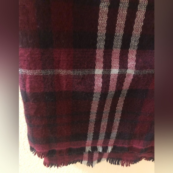 Banana Republic Rectangular Check Plaid Scarf - Picture 7 of 9
